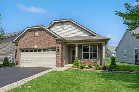 2630 Venetian Ln, Elgin, IL 60124