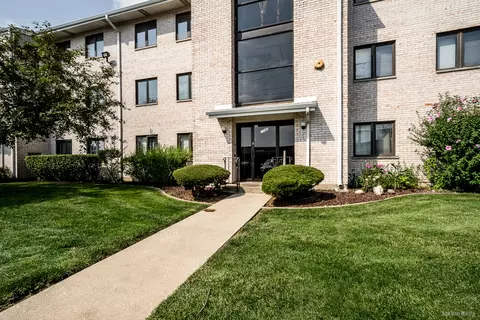 7542 Briartree Ln #411, Burbank, IL 60459