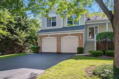 135 Hidden Pond Cir #135, Aurora, IL 60504
