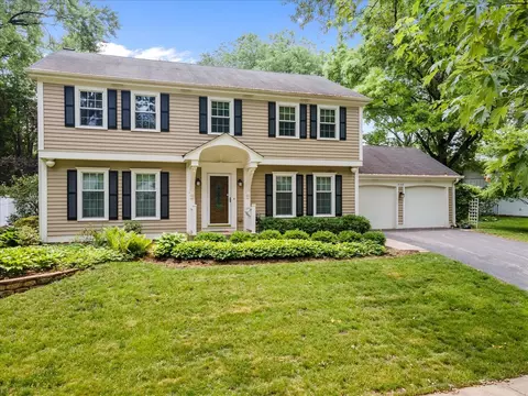508 Tanglewood Ln, Naperville, IL 60563