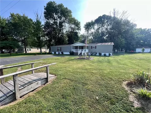 308 S Superior St, Tower Hill, IL 62571