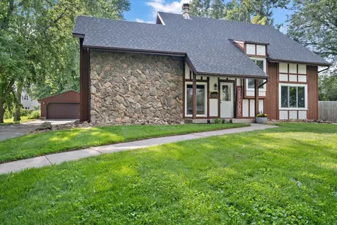 306 N East St, Hudson, IL 61748