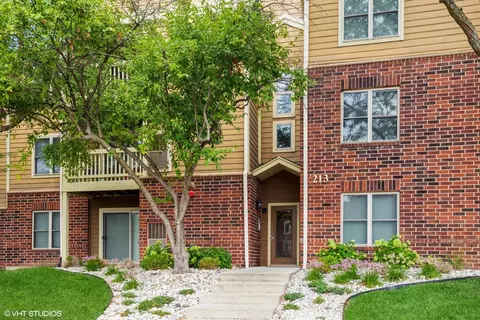213 Glengarry Dr #110, Bloomingdale, IL 60108