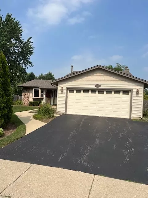 4329 Sandlewood Ln, Hoffman Estates, IL 60192