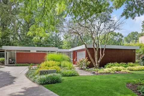 800 Woodridge Ln, Glencoe, IL 60022