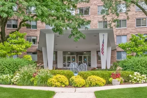 7141 N Kedzie Ave #804, Chicago, IL 60645