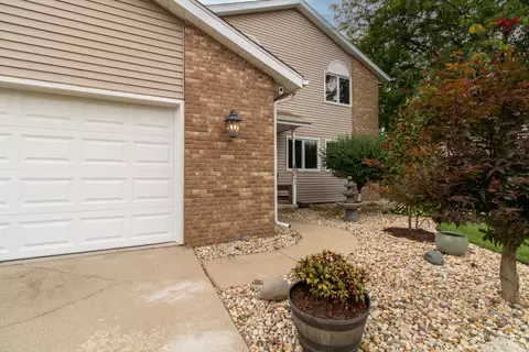 703 Landau Ln, Normal, IL 61761 photo 2
