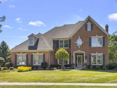 3807 Greenwood Ln, Saint Charles, IL 60175