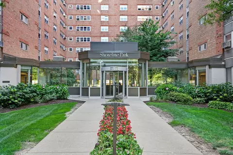 4960 N Marine Dr #716, Chicago, IL 60640