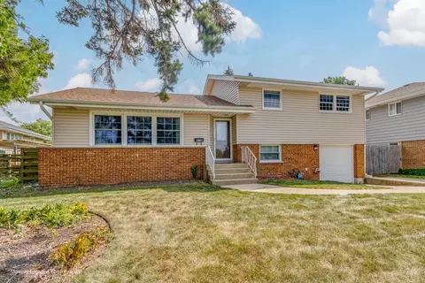 203 N Hazelton Ave, Wheaton, IL 60187