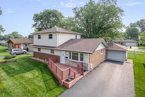 9201 Stanford Dr, Bridgeview, IL 60455
