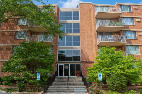 2222 S Stewart Ave #2L, Lombard, IL 60148