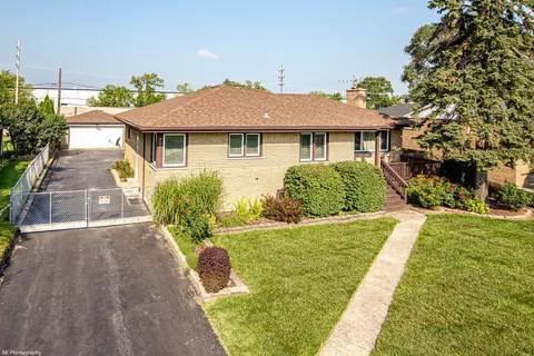 7718 S Ferdinand Ave, Bridgeview, IL 60455 photo 2