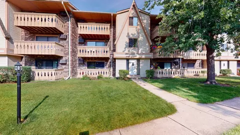 12 Parkside Ct #15, Vernon Hills, IL 60061