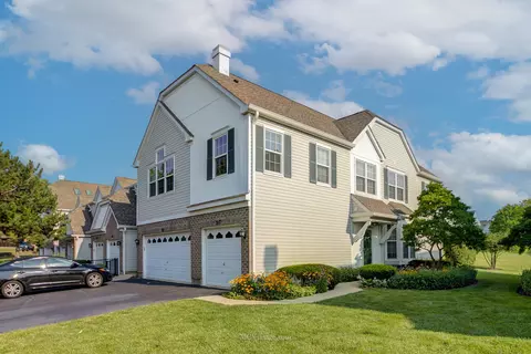 217 Gazebo Ln, Lombard, IL 60148