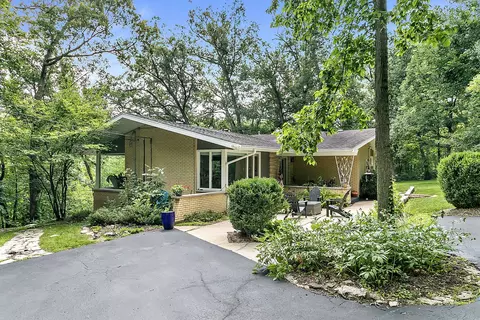 9051 W 126th St, Palos Park, IL 60464