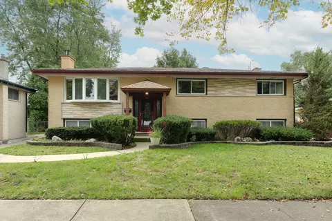 576 Forest Preserve Dr, Wood Dale, IL 60191