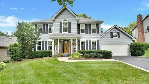 318 Sherwood Dr, Cary, IL 60013
