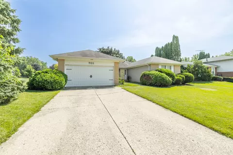 701 Butterfield Dr, Algonquin, IL 60102