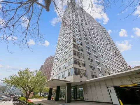 3900 N Lake Shore Dr #3K, Chicago, IL 60613
