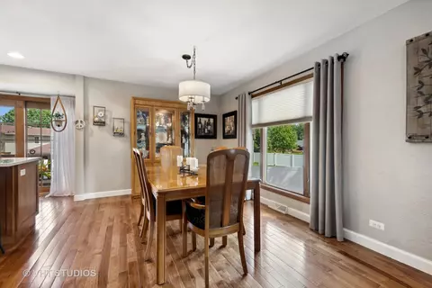 4180 Dixon Dr, Hoffman Estates, IL 60192 photo 9
