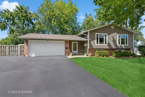 4180 Dixon Dr, Hoffman Estates, IL 60192 photo 2