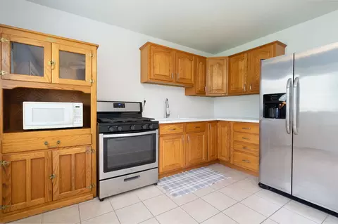 205 Laurie Dr, Lockport, IL 60441 photo 2