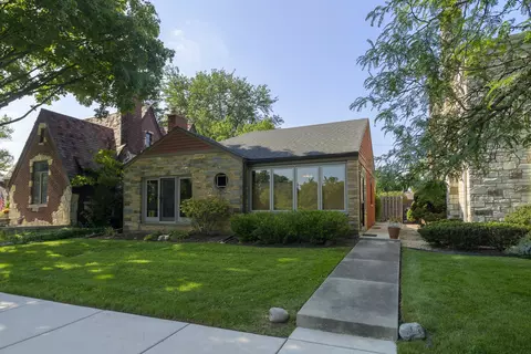 6356 N Indian Rd, Chicago, IL 60646