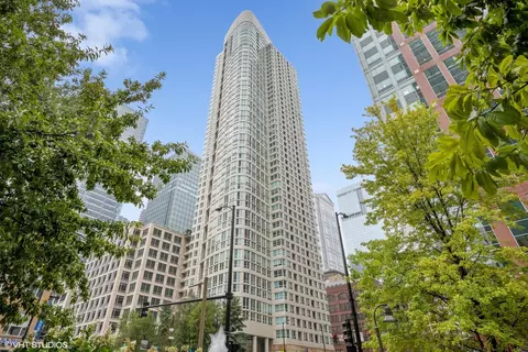 345 N La Salle Dr #2802, Chicago, IL 60654