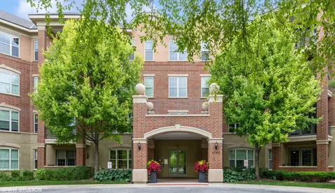 2700 Summit Dr #203, Glenview, IL 60025