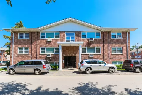 10153 Hartford Ct #2B, Schiller Park, IL 60176