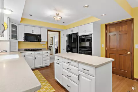 2275 Tara Dr, Elgin, IL 60123 photo 12