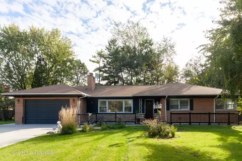909 S Edgewood Ln, Mount Prospect, IL 60056