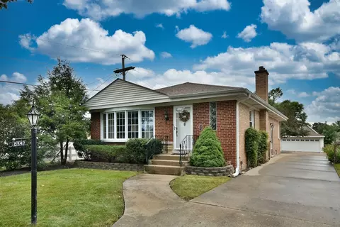 8347 Shermer Rd, Niles, IL 60714