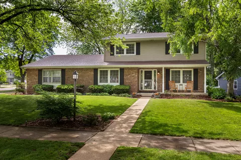6 S460 Millcreek Ct, Naperville, IL 60540