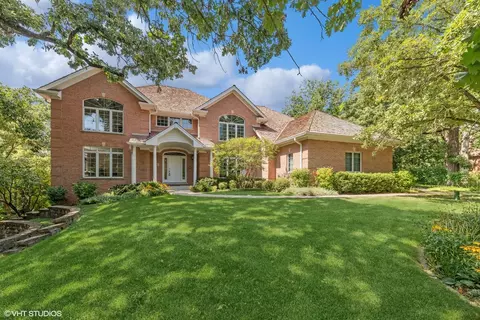 17 Middletree Ln, Hawthorn Woods, IL 60047