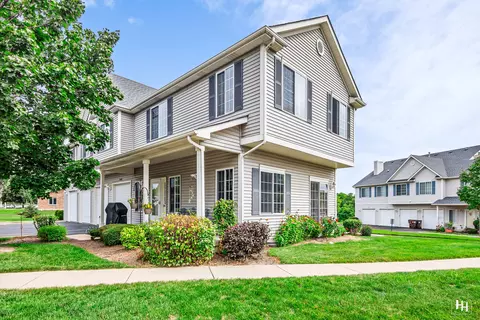 2004 Castleshire Dr, Woodstock, IL 60098