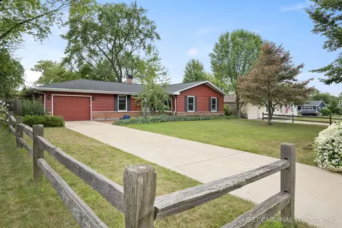 624 Bridle Ln, Wheaton, IL 60187 photo 2
