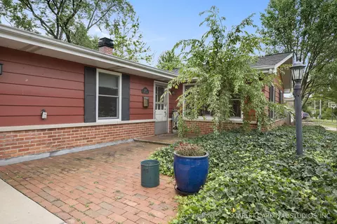 624 Bridle Ln, Wheaton, IL 60187 photo 3