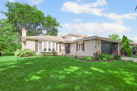 7614 Stratford Pl, Darien, IL 60561