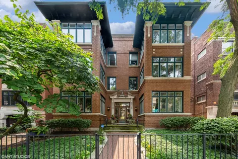 525 W Roscoe St #3E, Chicago, IL 60657