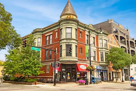 1658 W Belmont Ave #2W, Chicago, IL 60657
