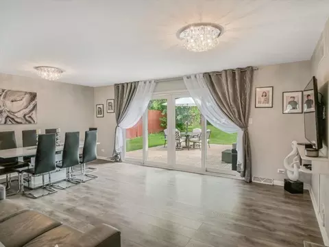 1013 Apple Valley Dr, Bartlett, IL 60103 photo 5