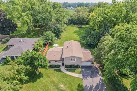 1013 Apple Valley Dr, Bartlett, IL 60103 photo 4