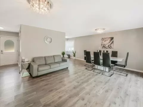 1013 Apple Valley Dr, Bartlett, IL 60103 photo 9