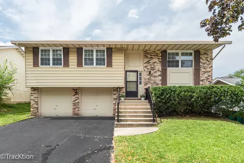 1102 Honeywood Dr, Westmont, IL 60559