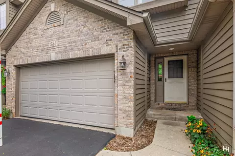 586 Silver Aspen Cir, Crystal Lake, IL 60014