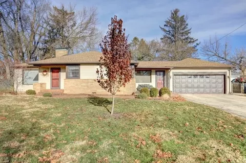 1312 Grandview Dr, Champaign, IL 61820