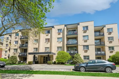 1340 W Touhy Ave #403, Chicago, IL 60626