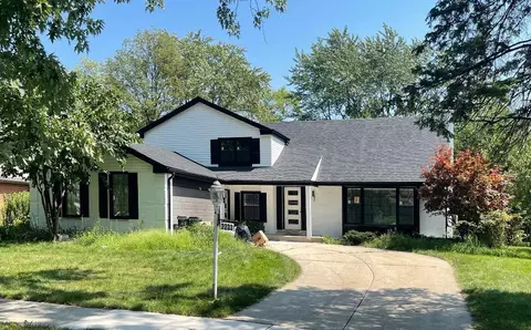 2233 Strawberry Ln, Glenview, IL 60026